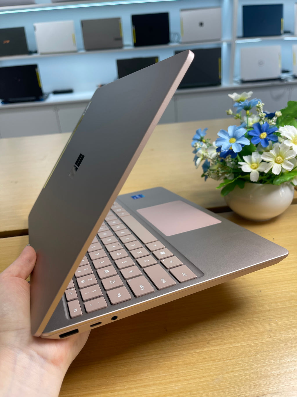 511604  Microsoft Surface Laptop Go 2 – 12” Touchscreen (i5 11th Gen)