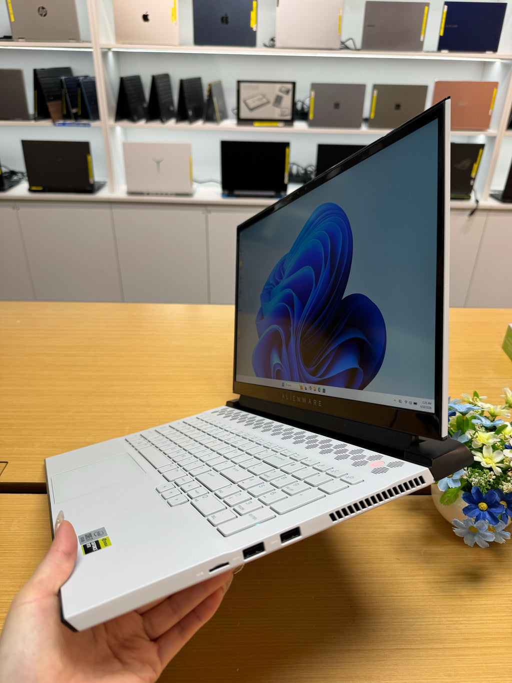 Dell Alienware M17 R3 Gaming Laptop (i7 10th Gen | 32GB RAM | 1TB SSD | RTX 2080 Super)