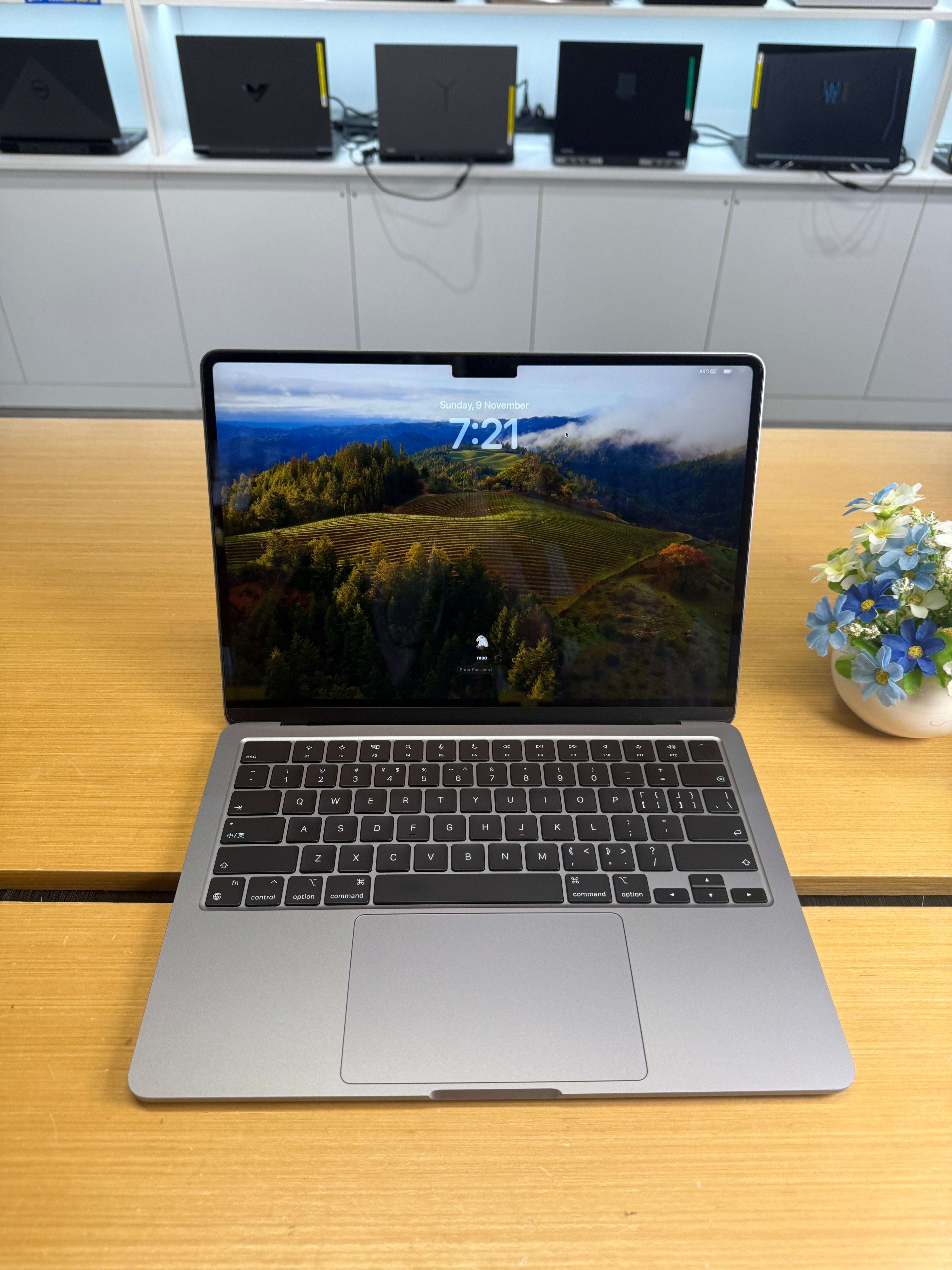 Apple MacBook Air 13” (M2, 2022 | 8GB RAM | 512GB SSD)