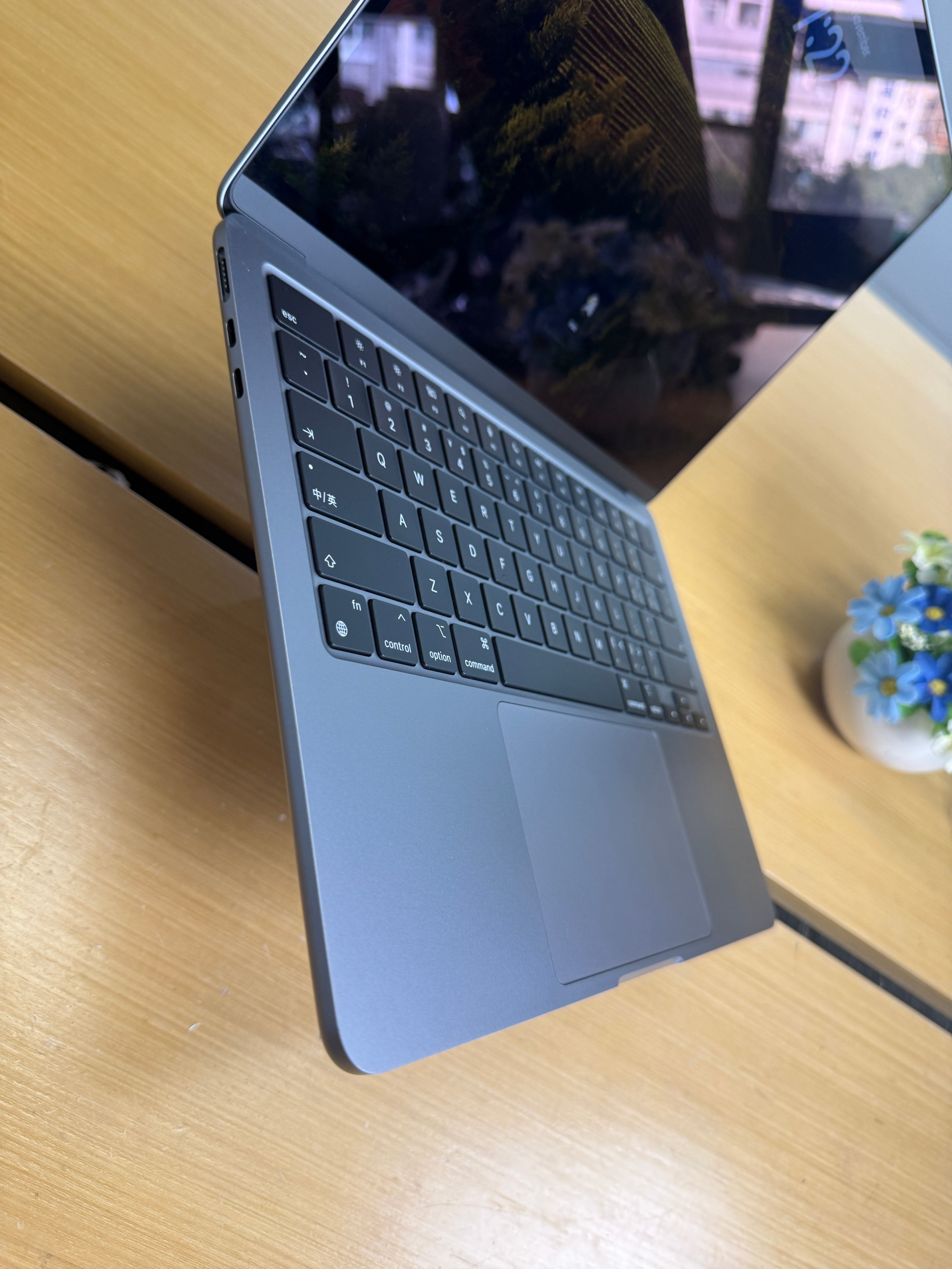 Apple MacBook Air 13” (M2, 2022 | 8GB RAM | 512GB SSD)