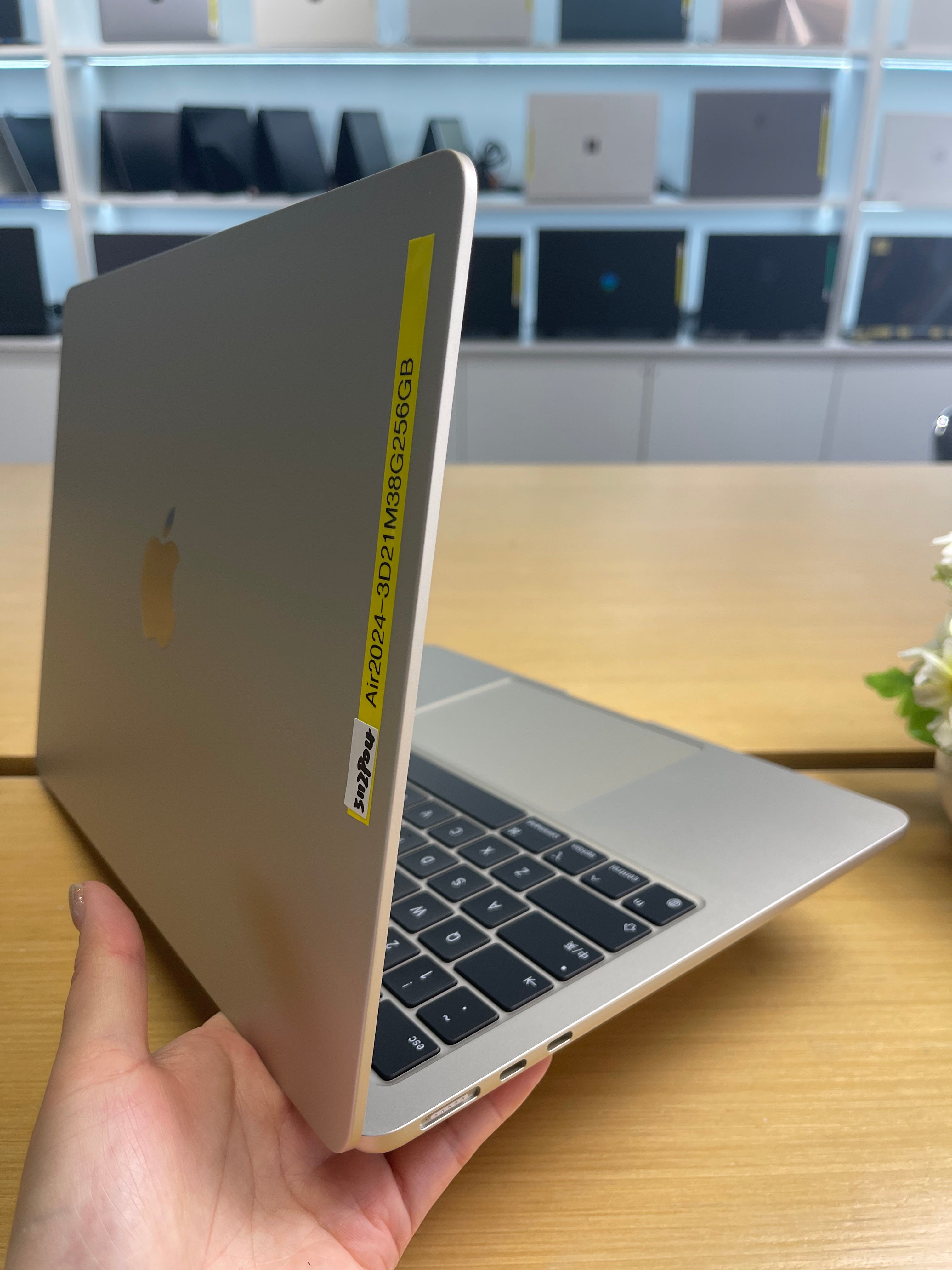 Apple MacBook Air 13” (M3, 2024 | 8GB RAM | 256GB SSD)