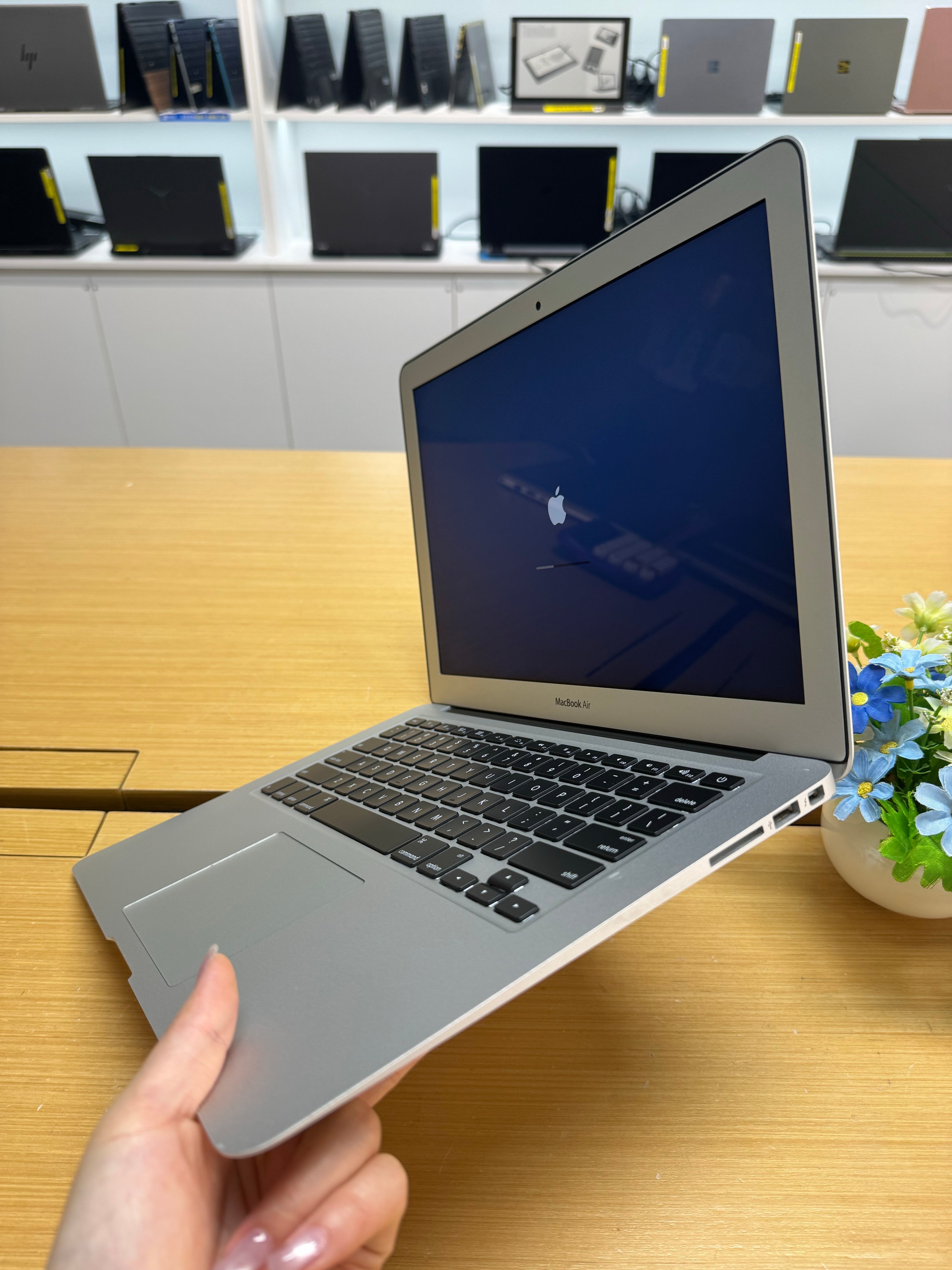 Apple MacBook Air 13” (2015 | i5 | 8GB RAM | 128GB SSD)