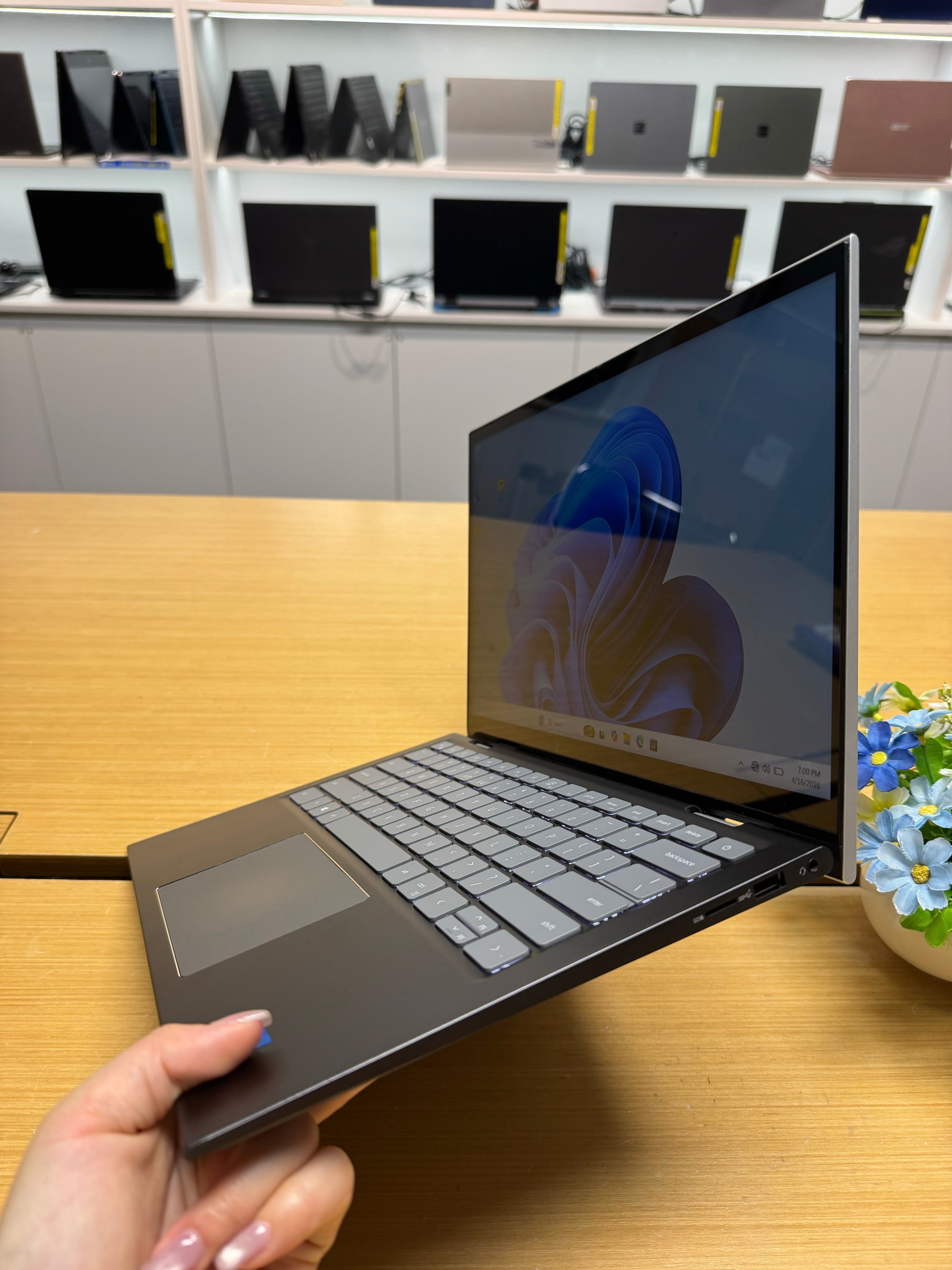 592907 Dell Inspiron 5410 X360 14” Touchscreen (11th Gen i7 | 16GB RAM | 512GB SSD)