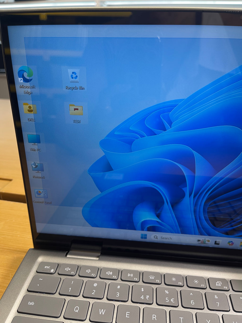 592907 Dell Inspiron 5410 X360 14” Touchscreen (11th Gen i7 | 16GB RAM | 512GB SSD)
