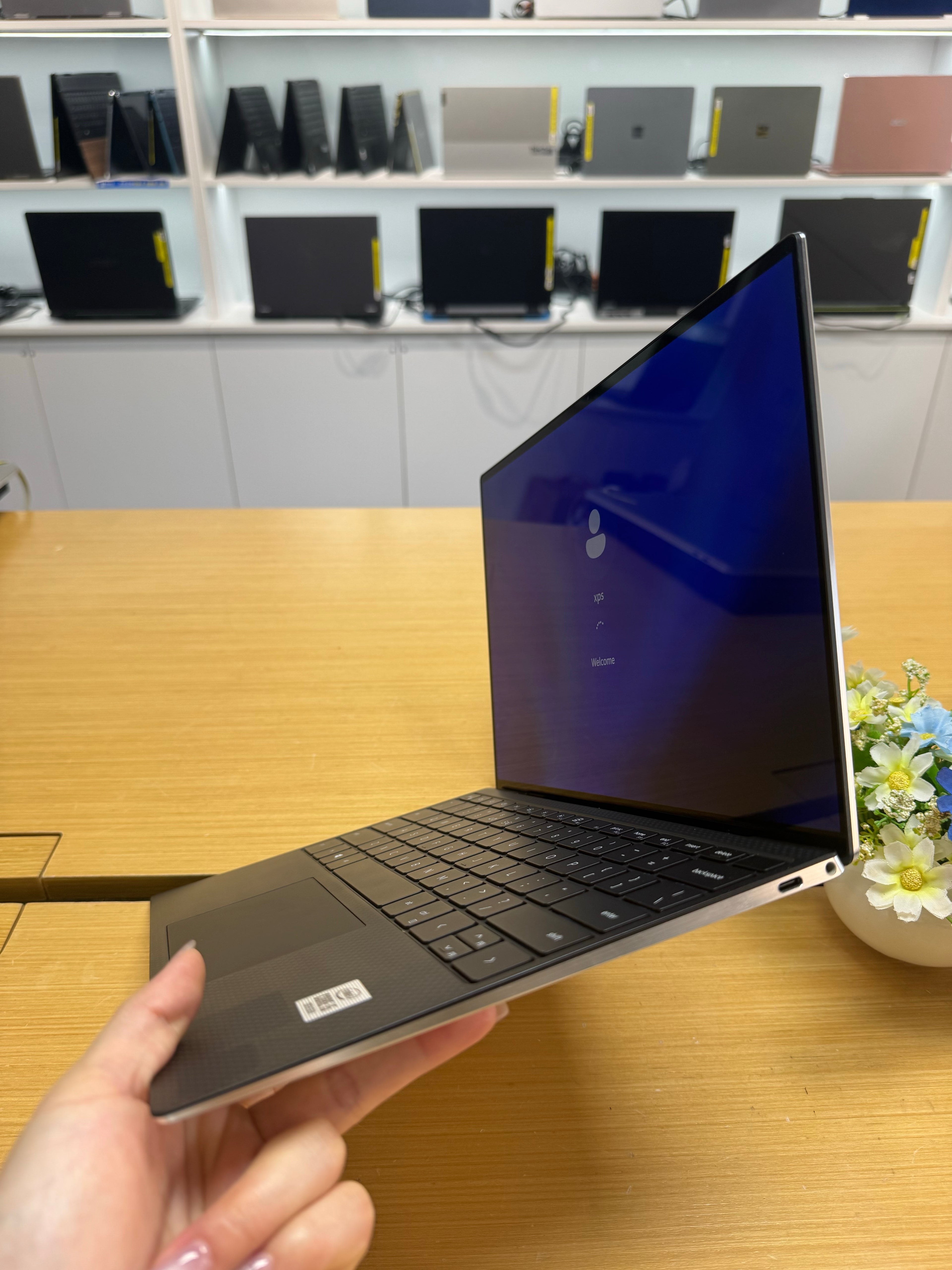 641604 Dell XPS 13 9300 13” Touchscreen (10th Gen i5 | 8GB RAM | 512GB SSD)