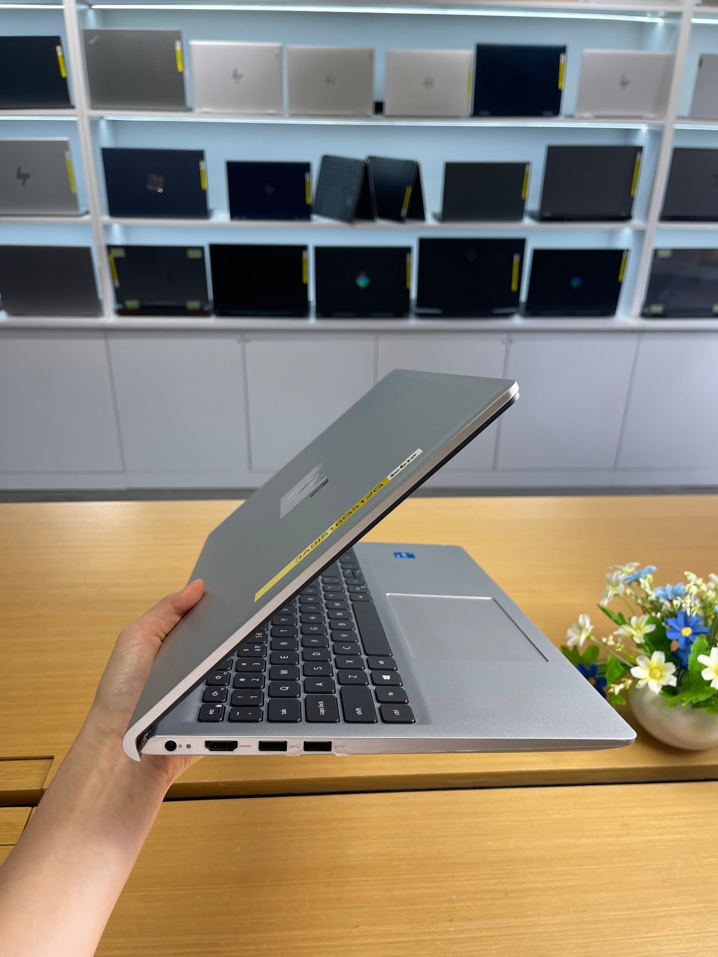 50610 Dell Inspiron 3511 15.6” (11th Gen i5 | 16GB RAM | 512GB SSD)
