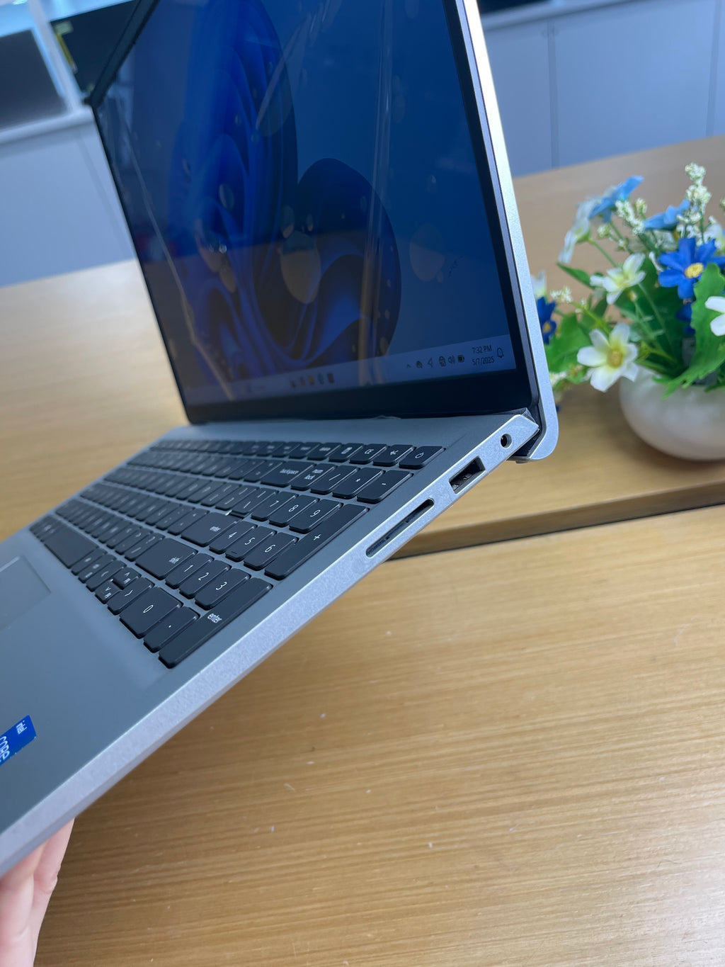 50610 Dell Inspiron 3511 15.6” (11th Gen i5 | 16GB RAM | 512GB SSD)