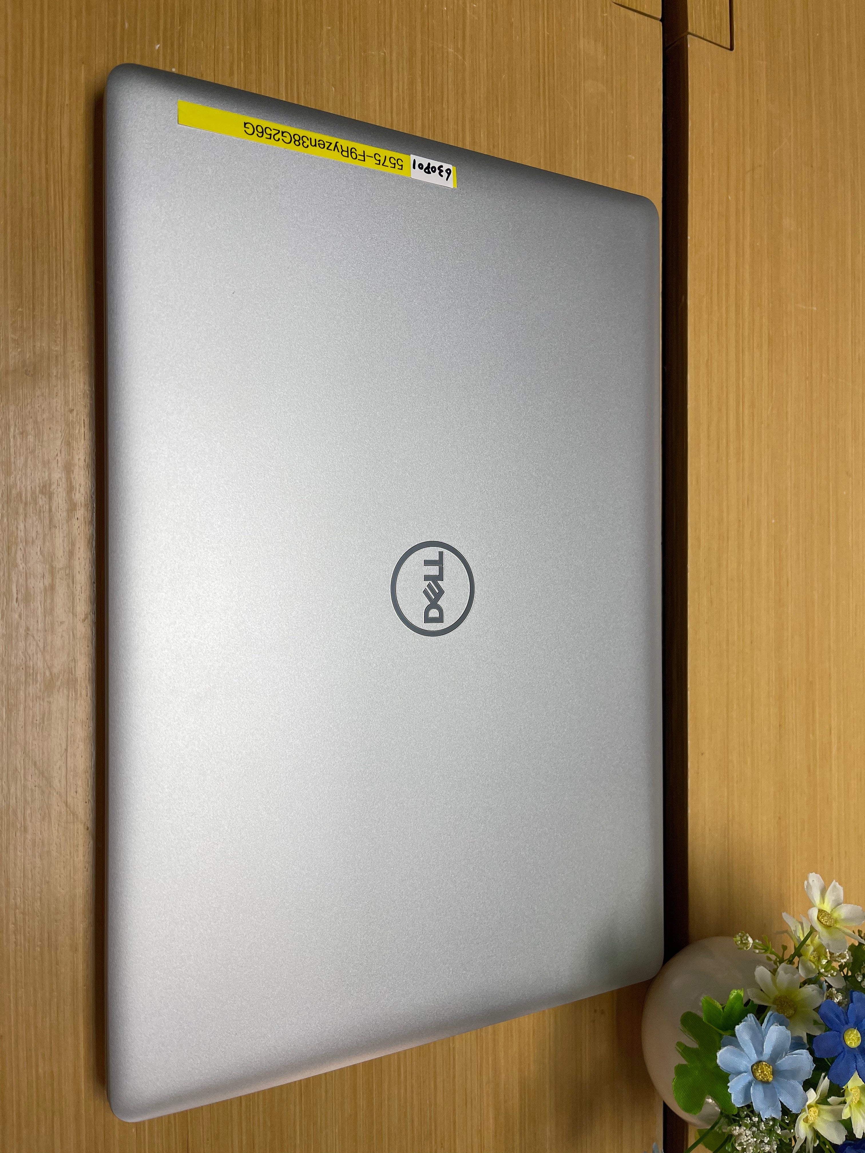 630901 Dell Inspiron 5575 15.6” (Ryzen 3 2200U | 8GB RAM | 256GB SSD | Vega 3 Graphics)