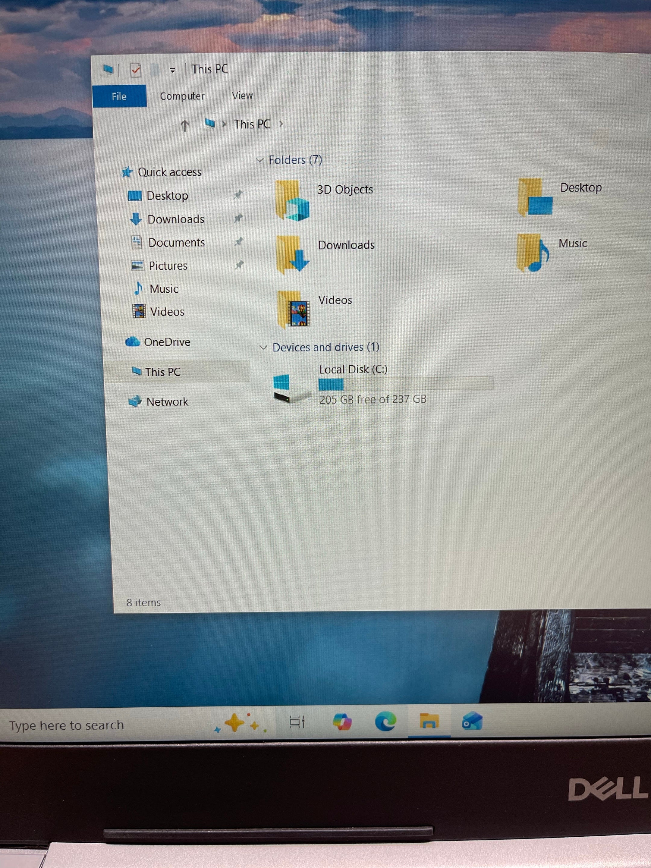 630901 Dell Inspiron 5575 15.6” (Ryzen 3 2200U | 8GB RAM | 256GB SSD | Vega 3 Graphics)