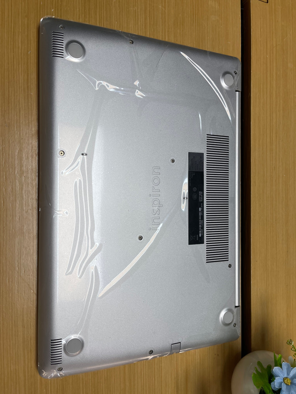 630901 Dell Inspiron 5575 15.6” (Ryzen 3 2200U | 8GB RAM | 256GB SSD | Vega 3 Graphics)