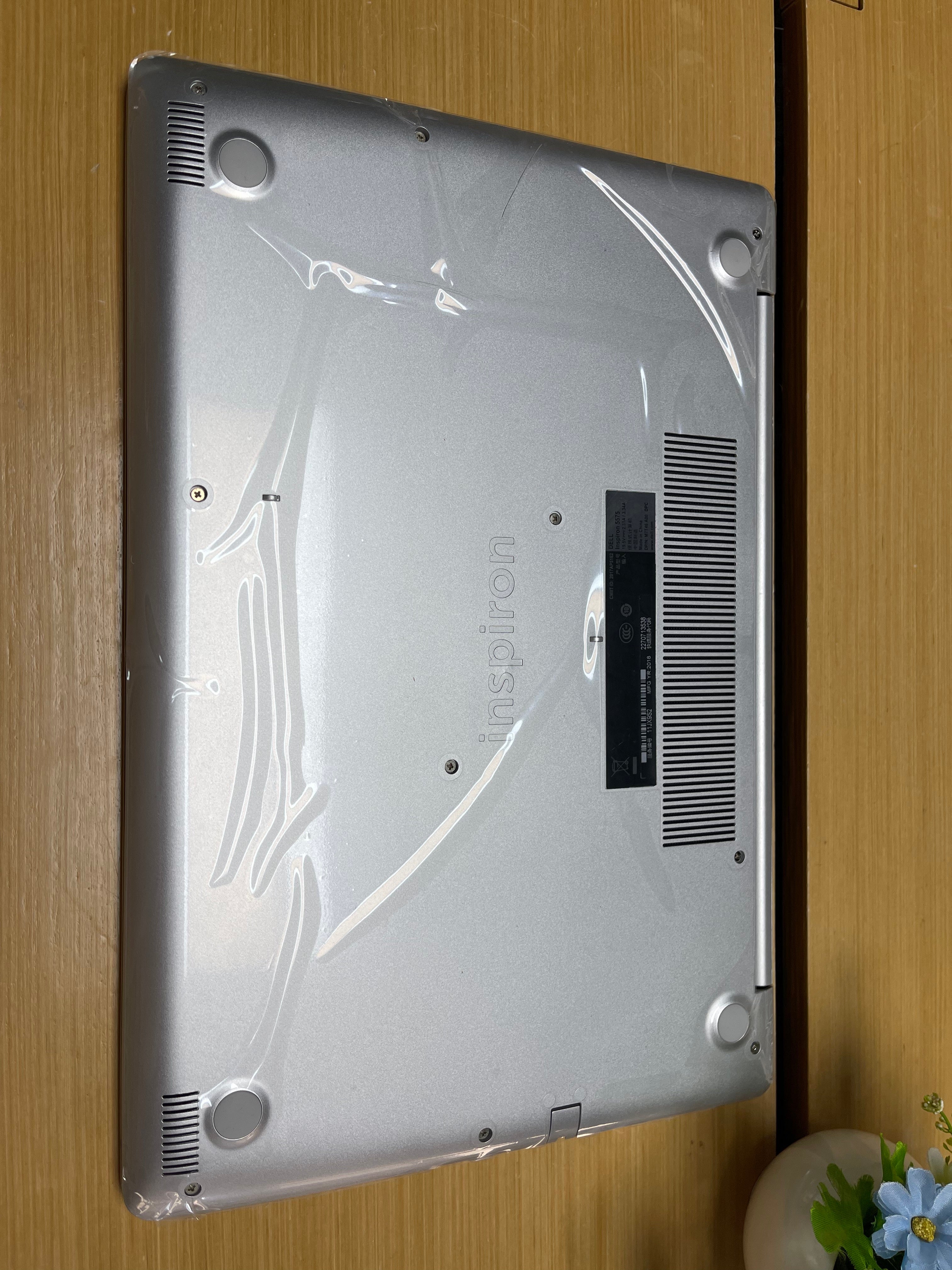 630901 Dell Inspiron 5575 15.6” (Ryzen 3 2200U | 8GB RAM | 256GB SSD | Vega 3 Graphics)