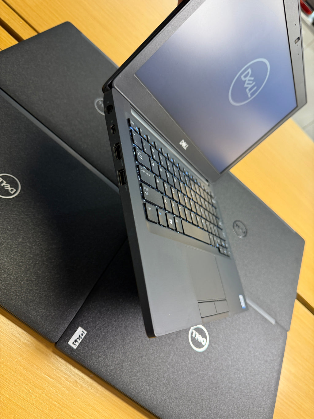 592501 Dell Latitude 7290 12” (8th Gen i7 | 8GB RAM | 256GB SSD)