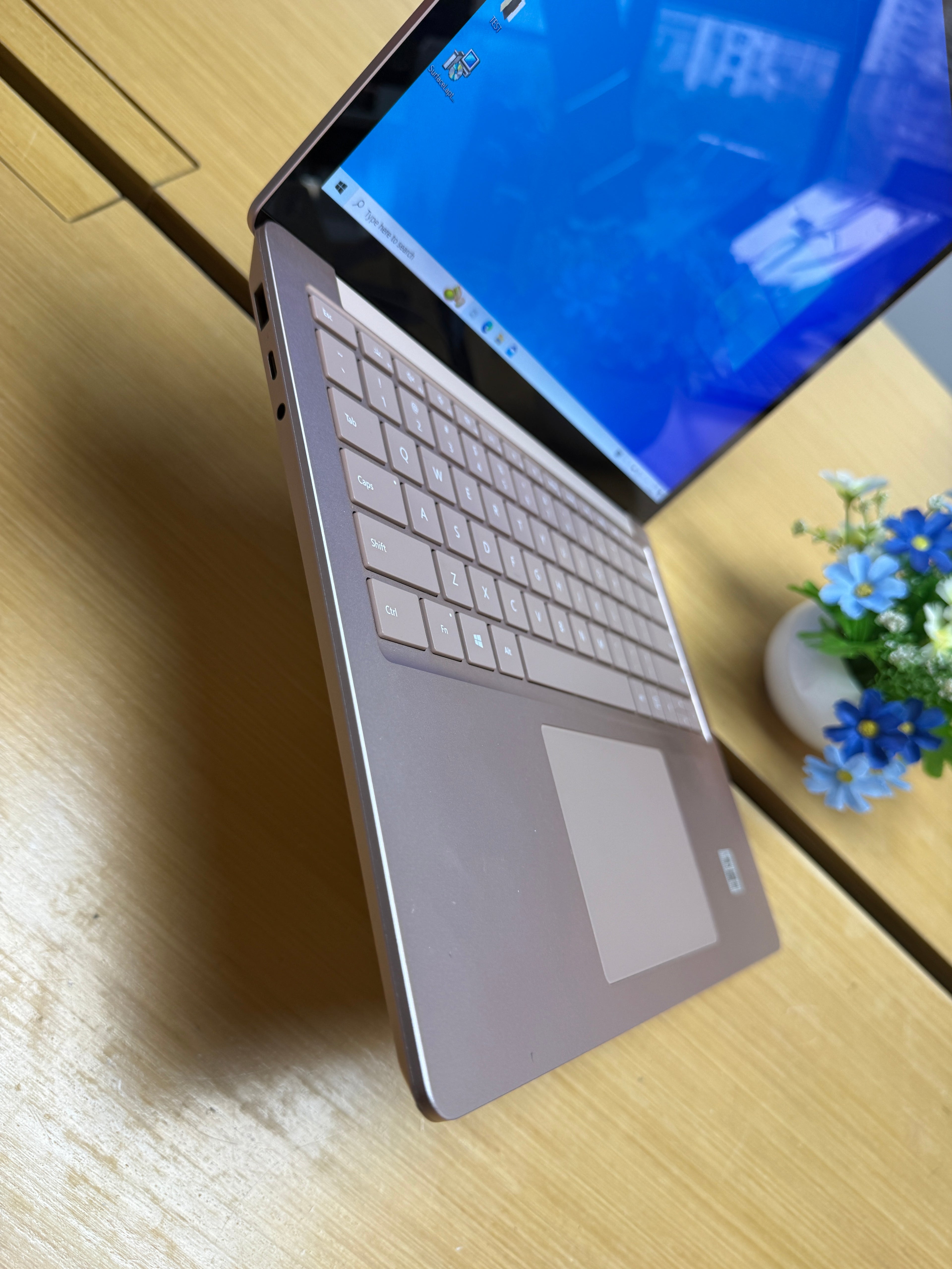 630202  Microsoft Surface Laptop 3 13” (10th Gen i5 | 8GB RAM | 256GB SSD | Touchscreen)