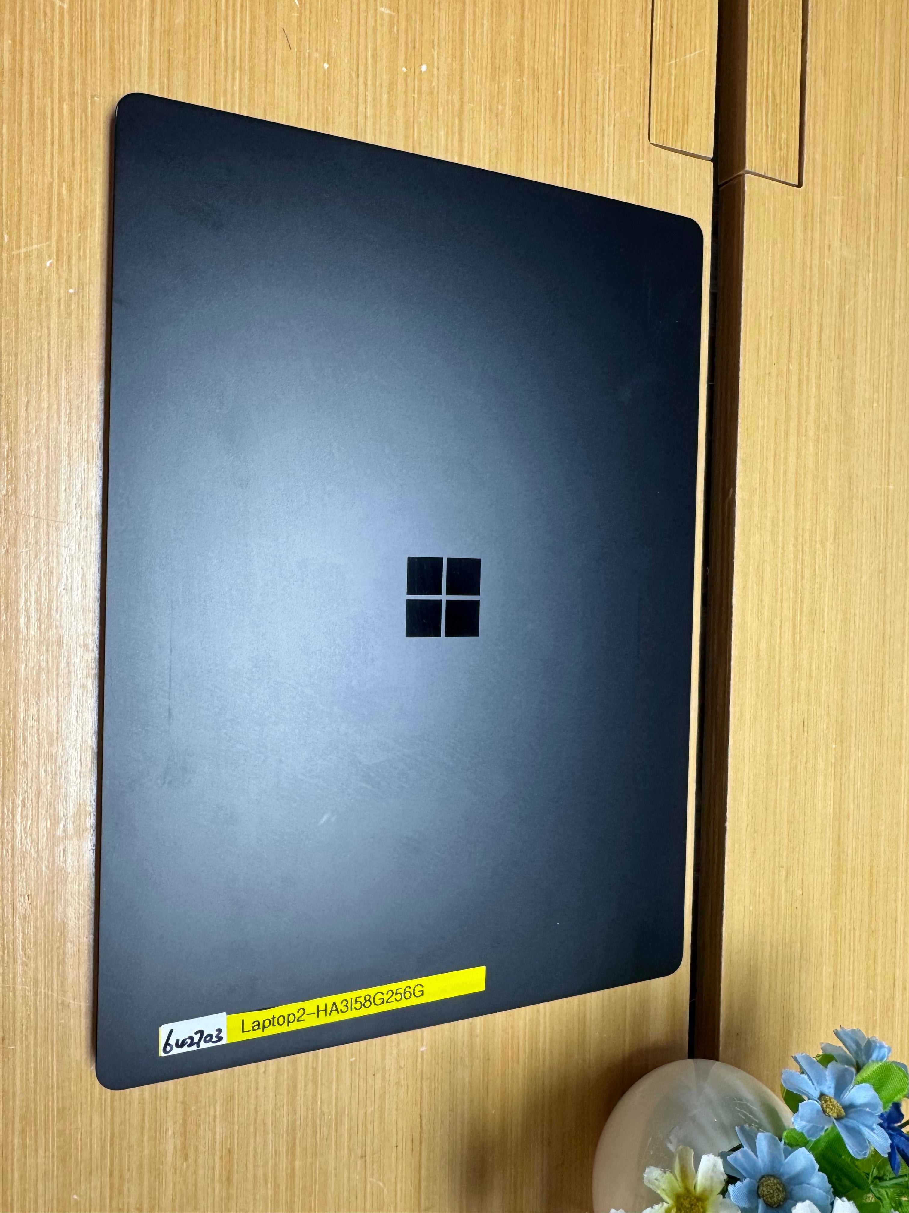 642703 Microsoft Surface Laptop 2 13” (8th Gen i5 | 8GB RAM | 256GB SSD | Touchscreen)