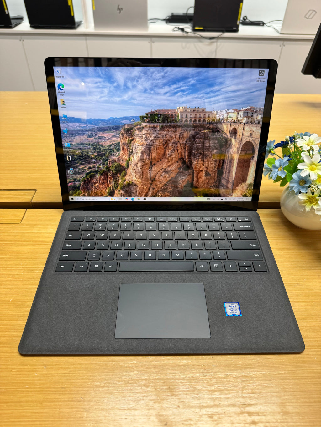 642703 Microsoft Surface Laptop 2 13” (8th Gen i5 | 8GB RAM | 256GB SSD | Touchscreen)