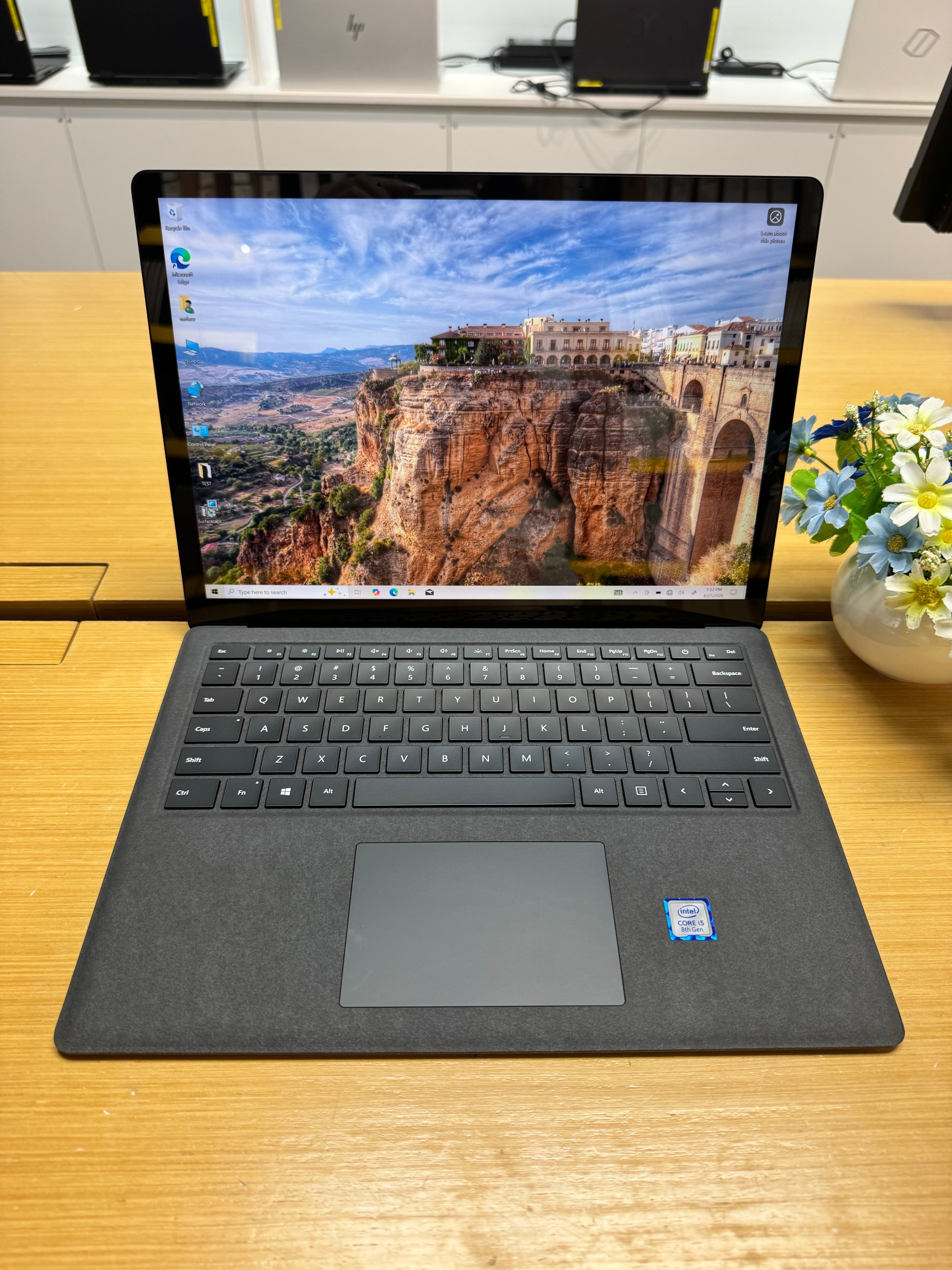 642703 Microsoft Surface Laptop 2 13” (8th Gen i5 | 8GB RAM | 256GB SSD | Touchscreen)