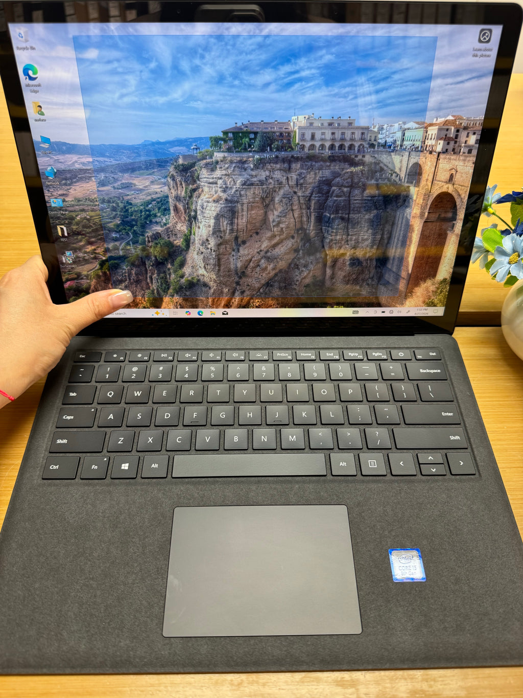 642703 Microsoft Surface Laptop 2 13” (8th Gen i5 | 8GB RAM | 256GB SSD | Touchscreen)