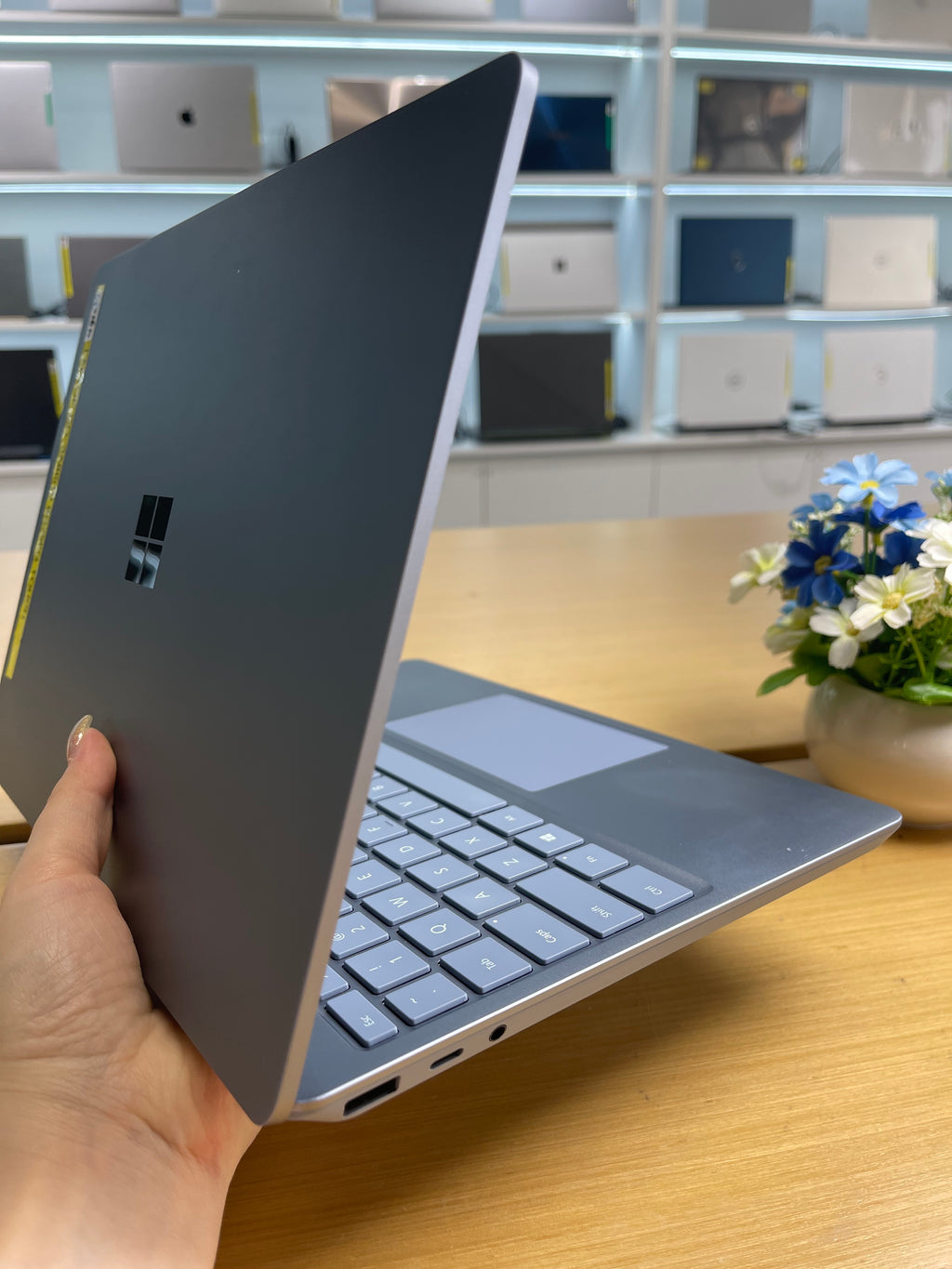 510164 Microsoft Surface Laptop Go 12” (10th Gen i5 | 8GB RAM | 256GB SSD | Touchscreen)