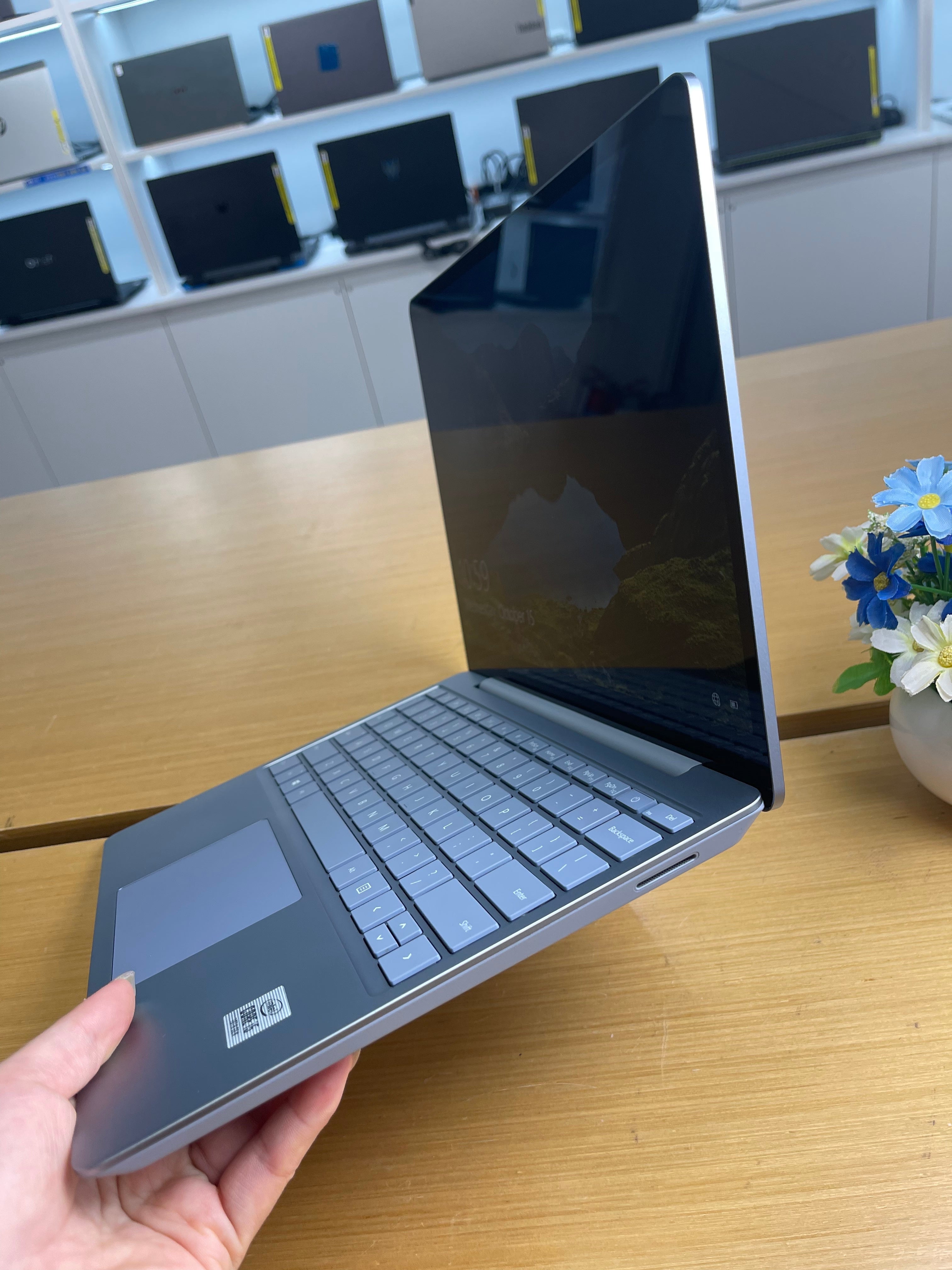 510164 Microsoft Surface Laptop Go 12” (10th Gen i5 | 8GB RAM | 256GB SSD | Touchscreen)