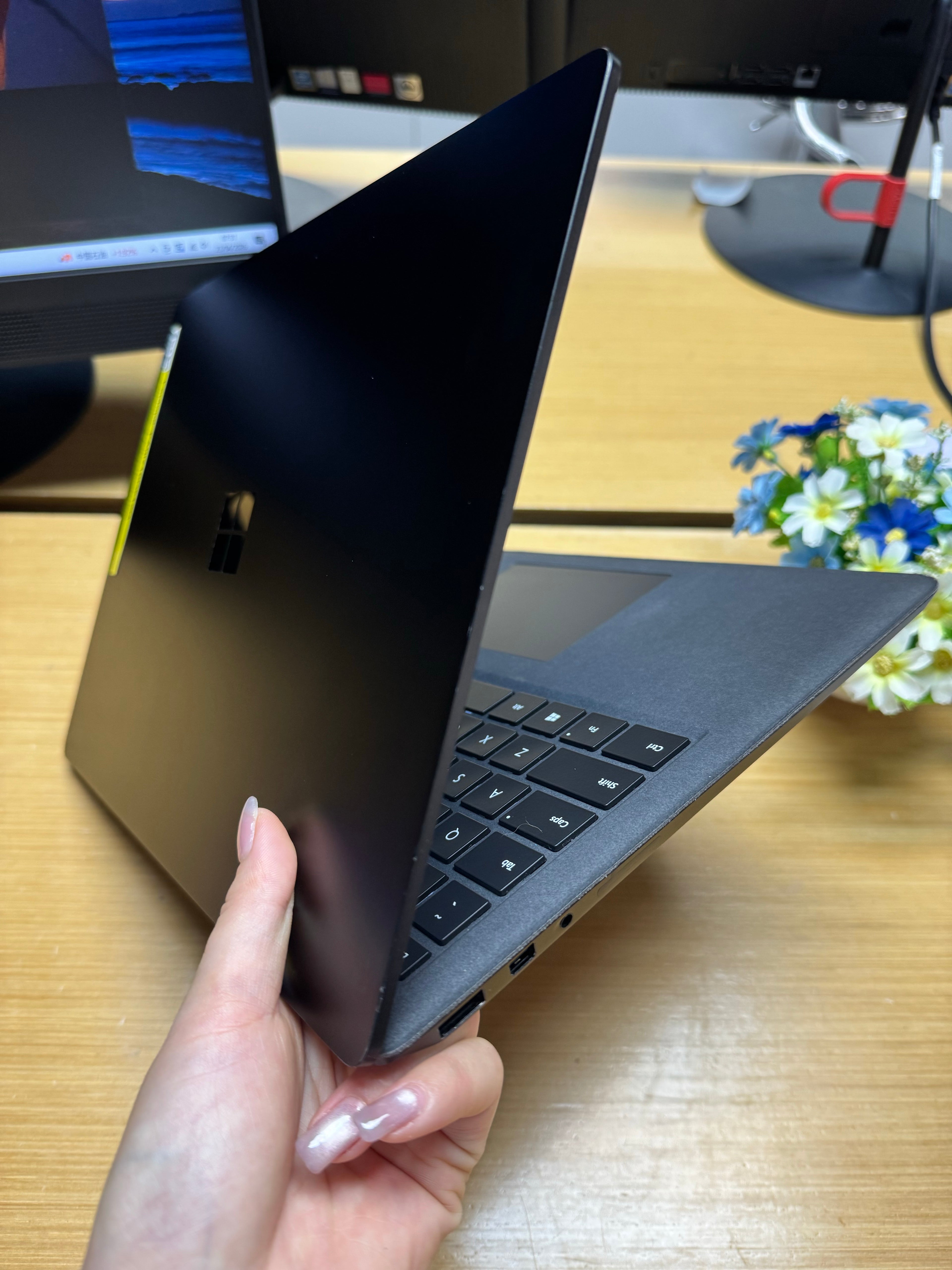 642302 Microsoft Surface Laptop 2 13” (8th Gen i7 | 16GB RAM | 512GB SSD | Touchscreen)