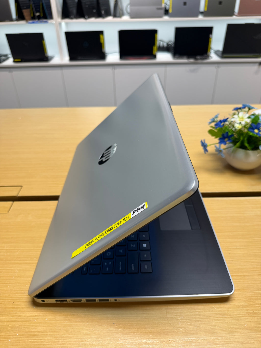 640205 HP 17Q 17” Laptop (8th Gen i5 | 8GB RAM | 128GB SSD + 500GB HDD)