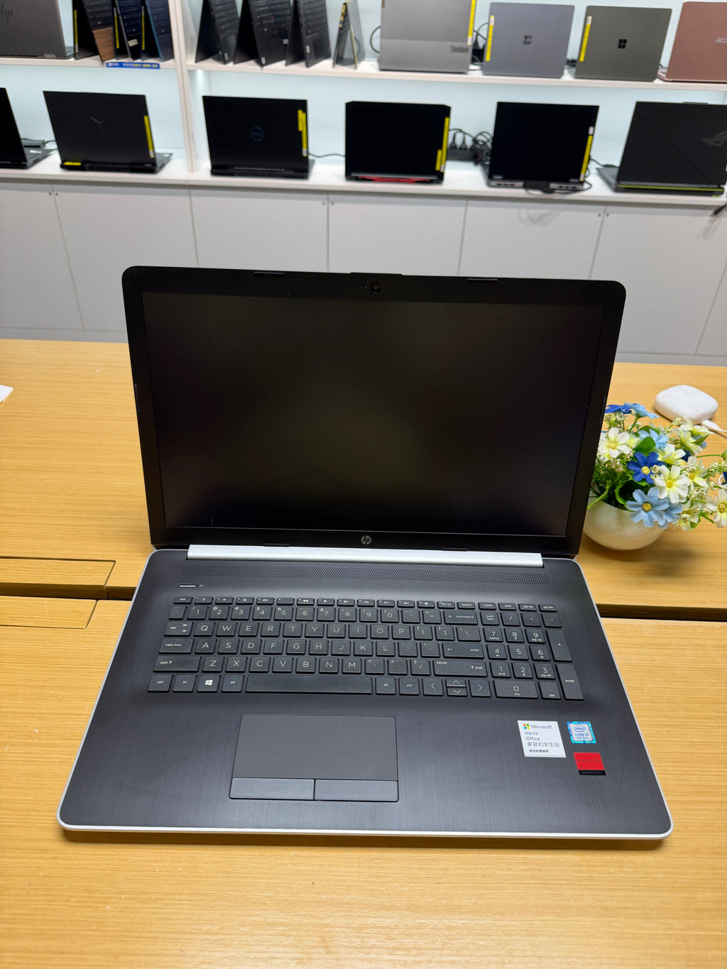 640205 HP 17Q 17” Laptop (8th Gen i5 | 8GB RAM | 128GB SSD + 500GB HDD)