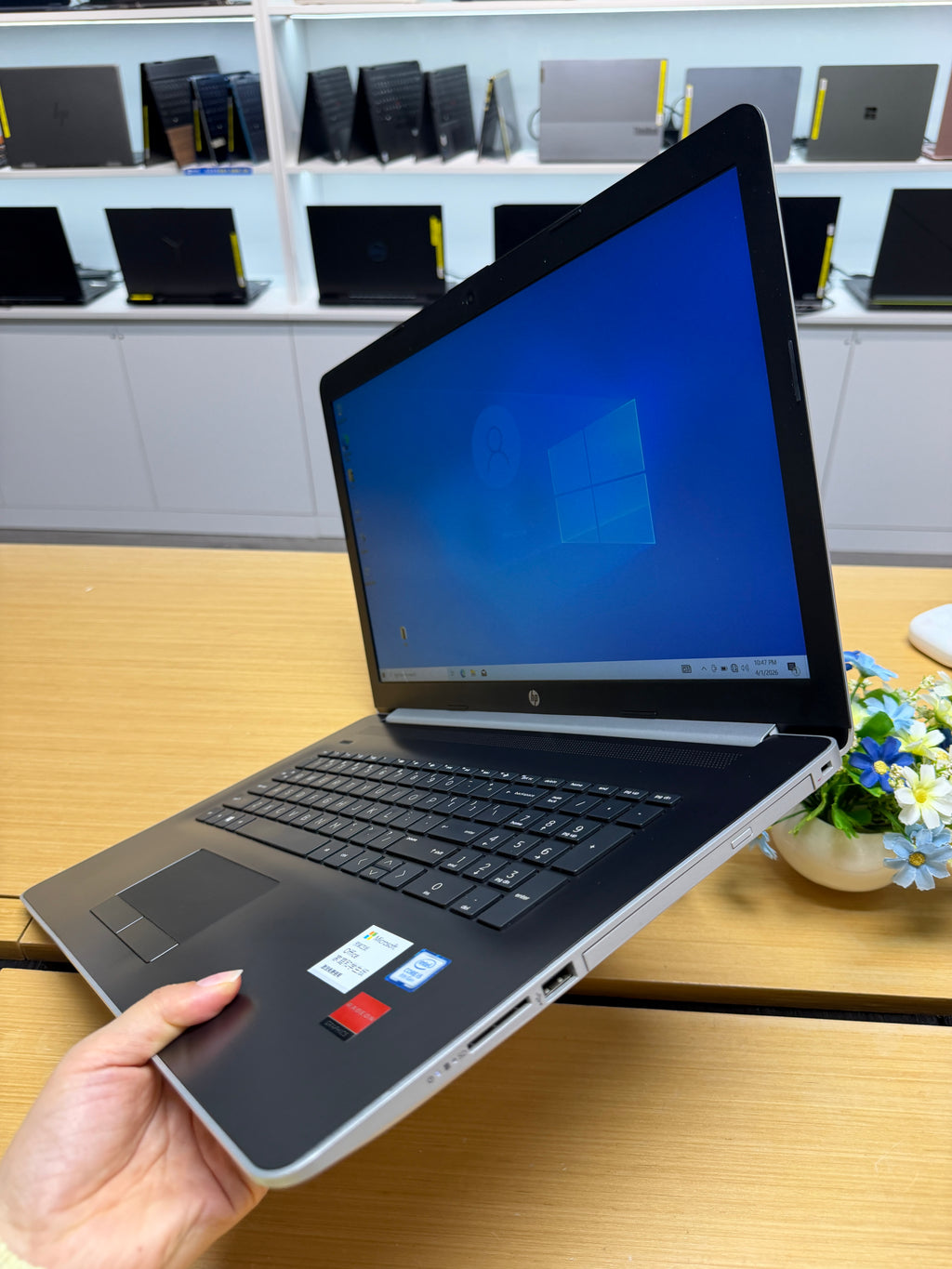 640205 HP 17Q 17” Laptop (8th Gen i5 | 8GB RAM | 128GB SSD + 500GB HDD)
