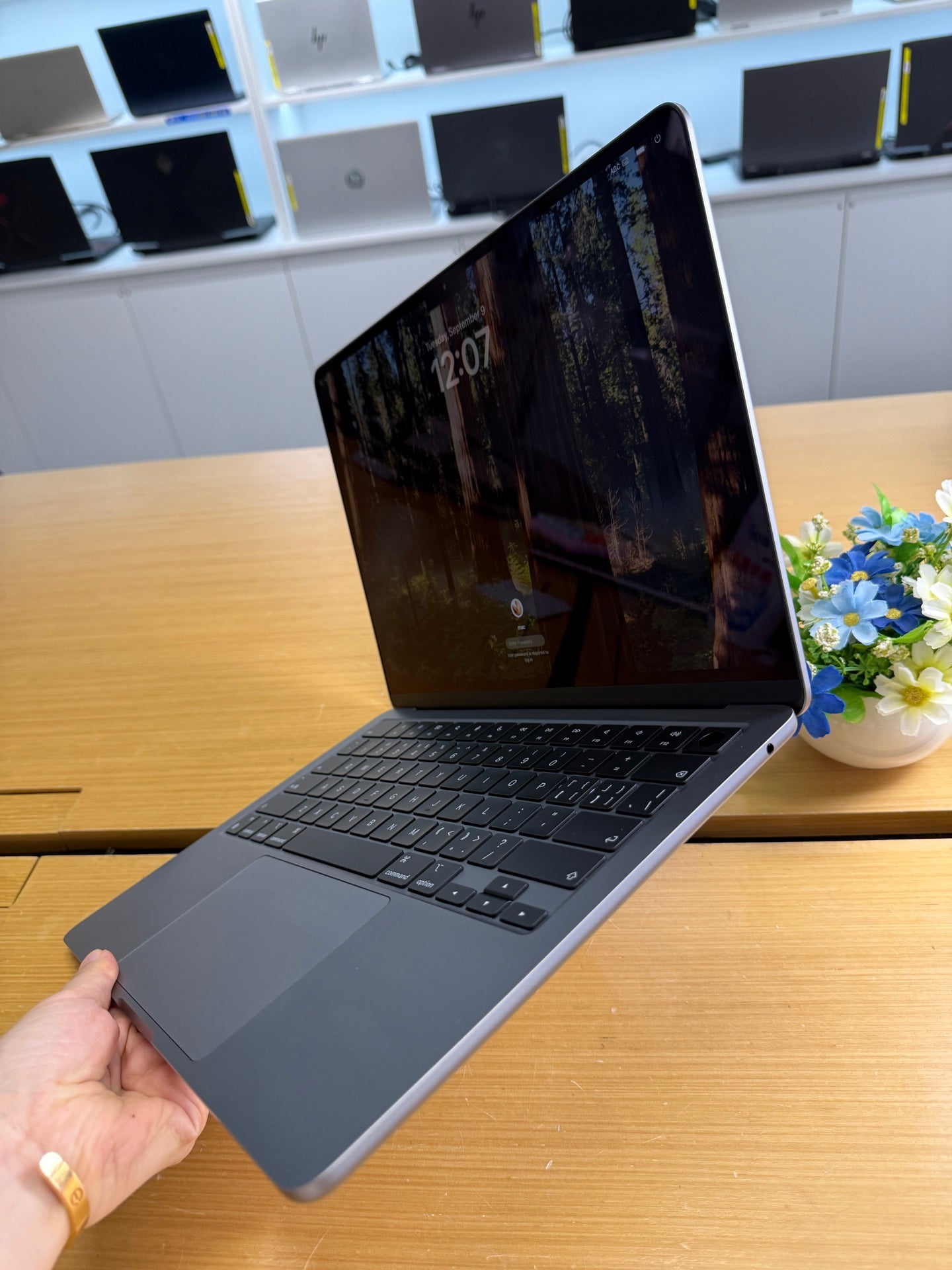 590806  Air 2024 13” (Apple M3 | 16GB RAM | 256GB SSD)