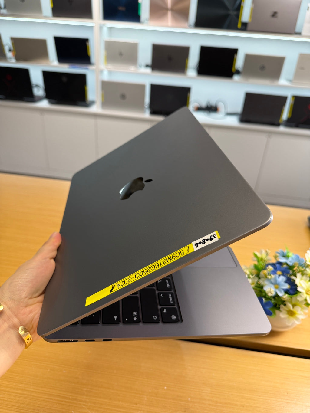 590806  Air 2024 13” (Apple M3 | 16GB RAM | 256GB SSD)