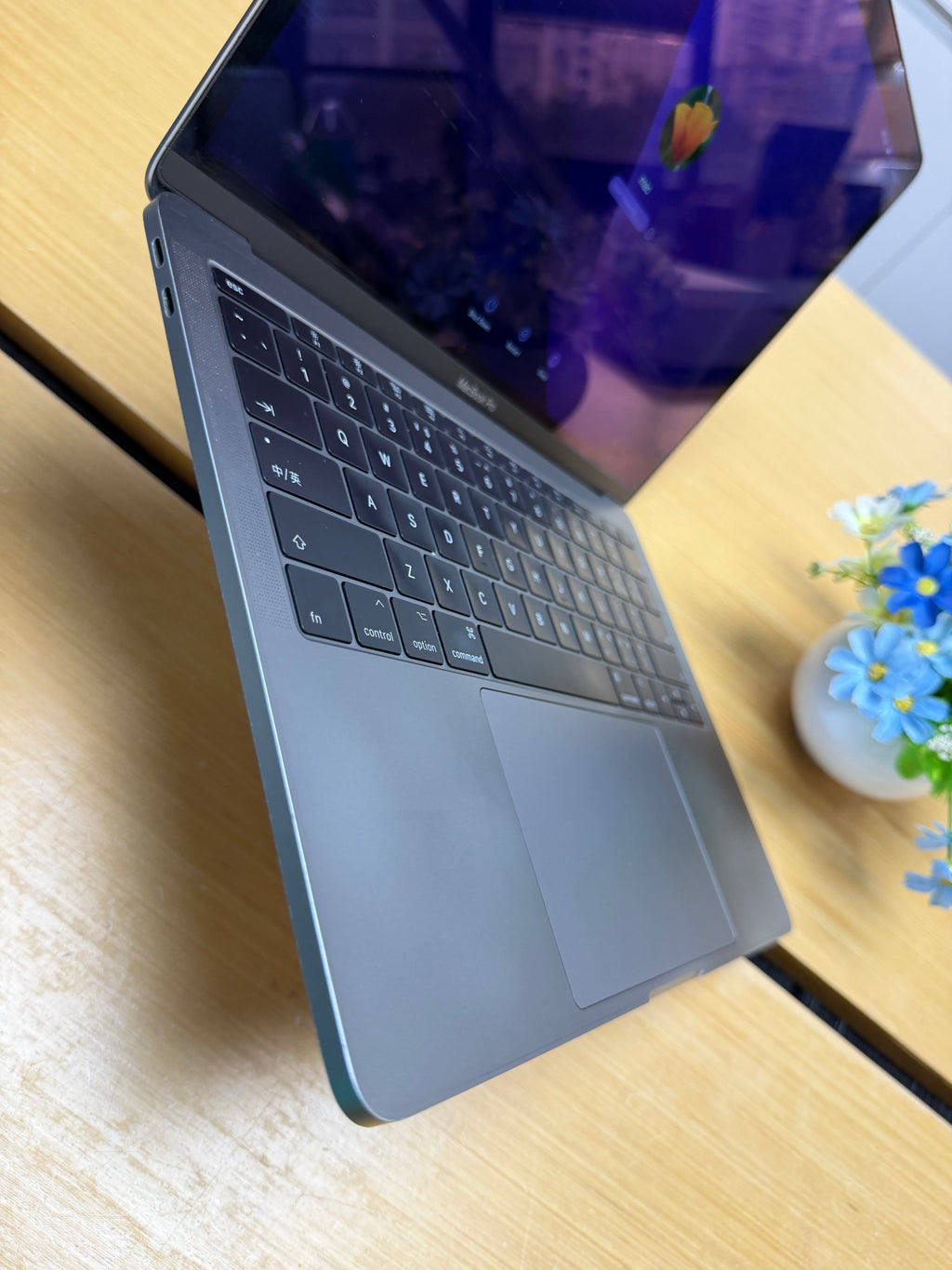 MacBook Pro 2017 13” (Intel Core i5 | 8GB RAM | 256GB SSD)