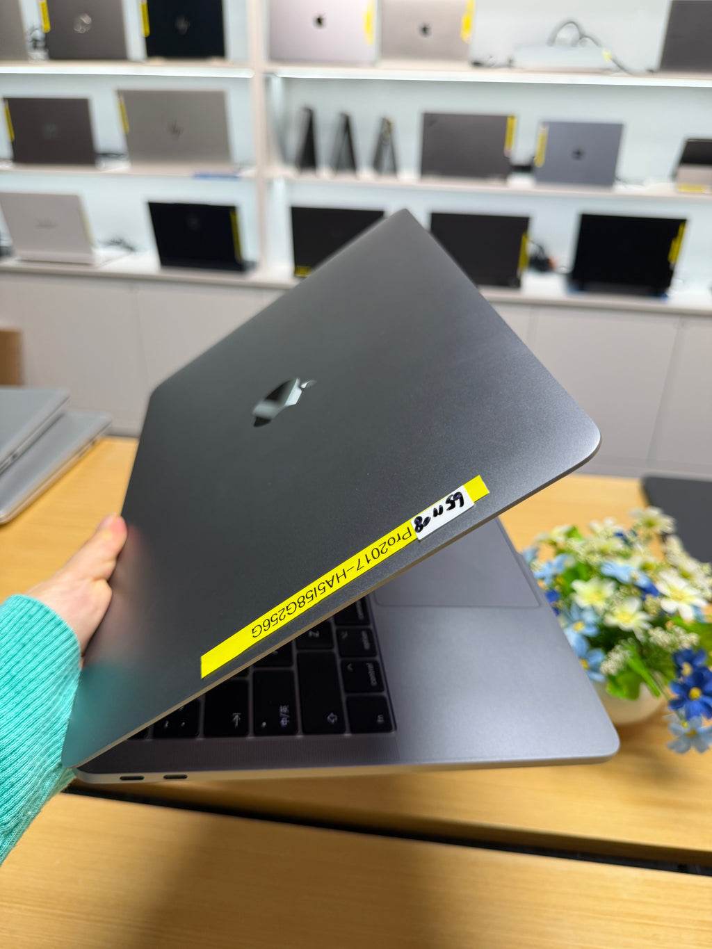 MacBook Pro 2017 13” (Intel Core i5 | 8GB RAM | 256GB SSD)