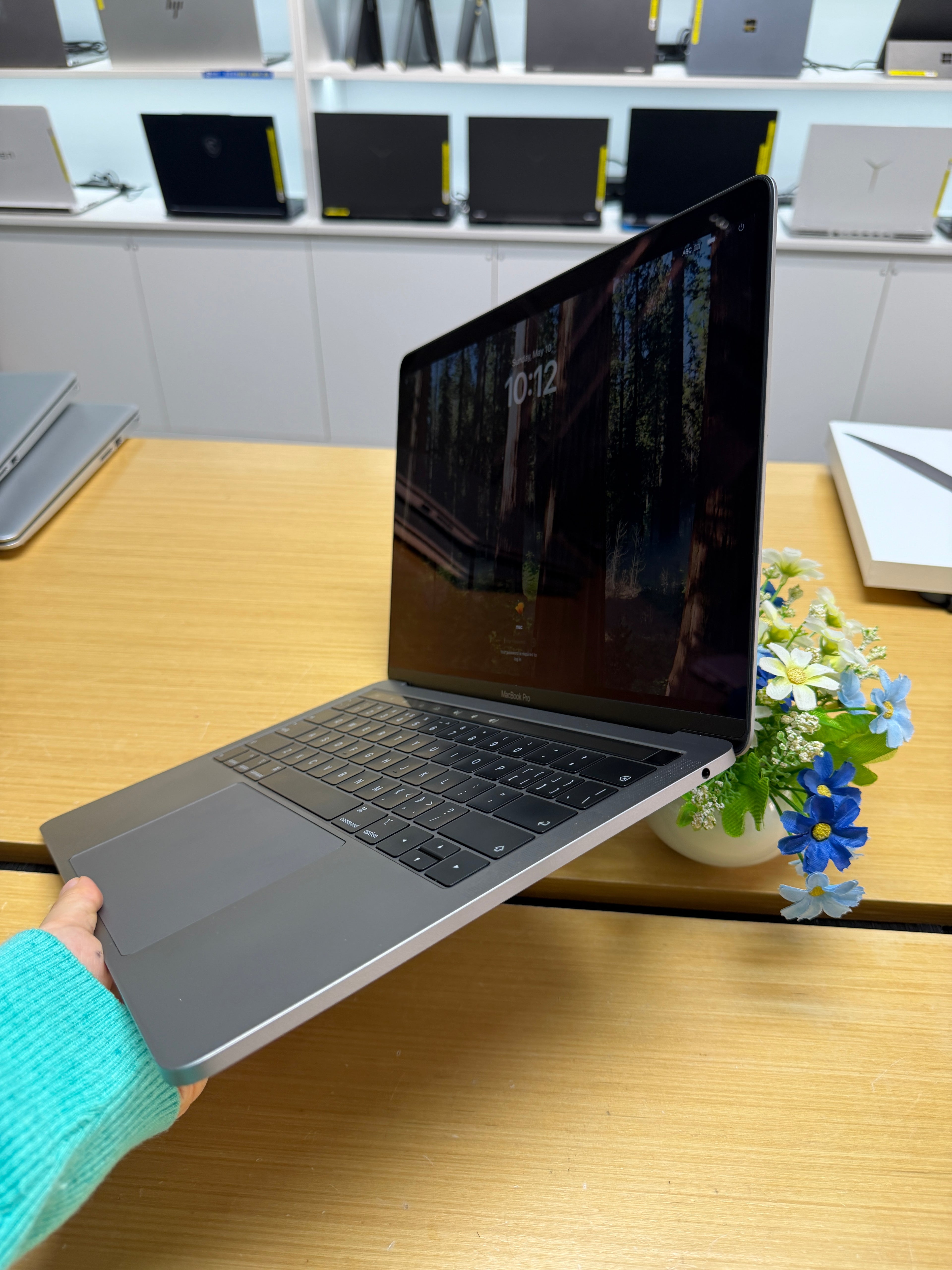 MacBook Pro 2019 13” Touch Bar (Intel Core i5 | 16GB RAM | 256GB SSD)