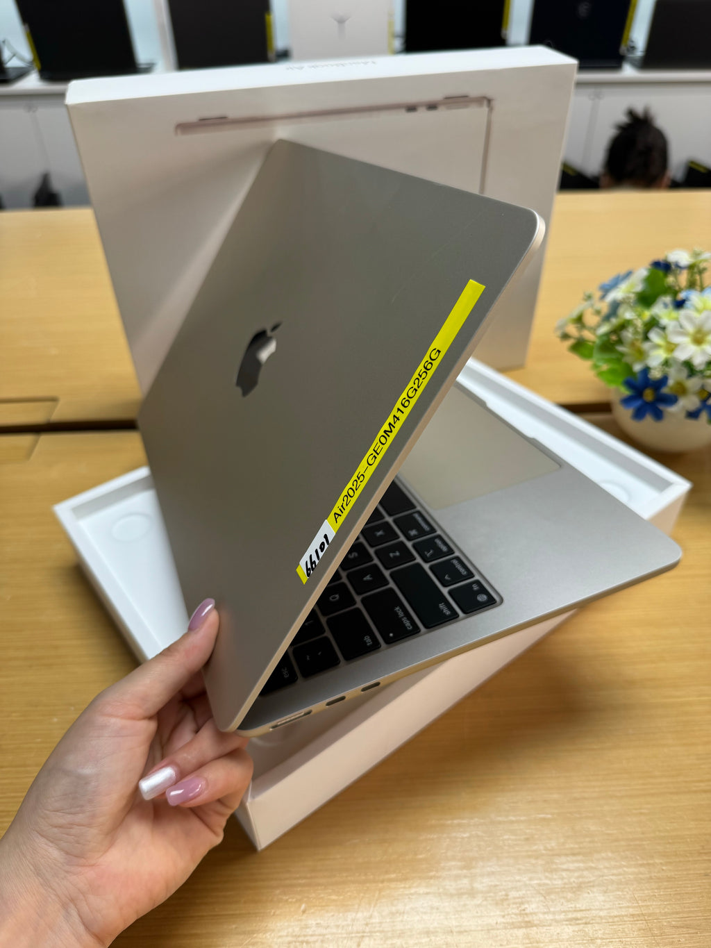 Apple MacBook Air 13" (M4 Chip | 16GB RAM | 256GB SSD)