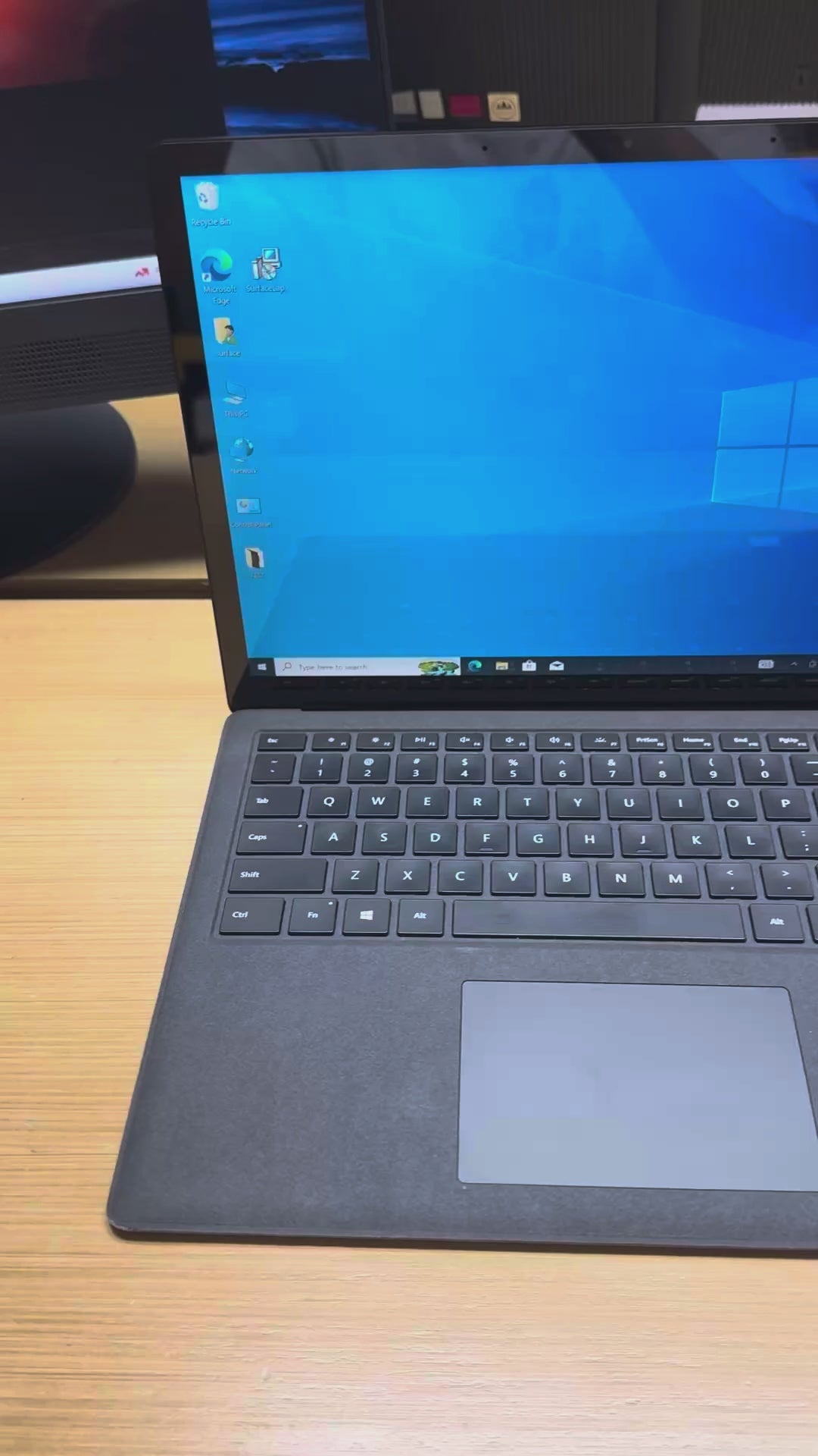 642302 Microsoft Surface Laptop 2 13” (8th Gen i7 | 16GB RAM | 512GB SSD | Touchscreen)