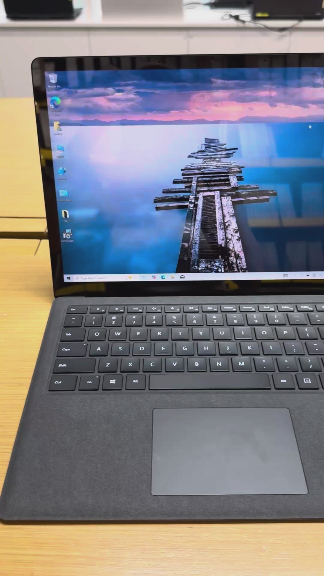642703 Microsoft Surface Laptop 2 13” (8th Gen i5 | 8GB RAM | 256GB SSD | Touchscreen)